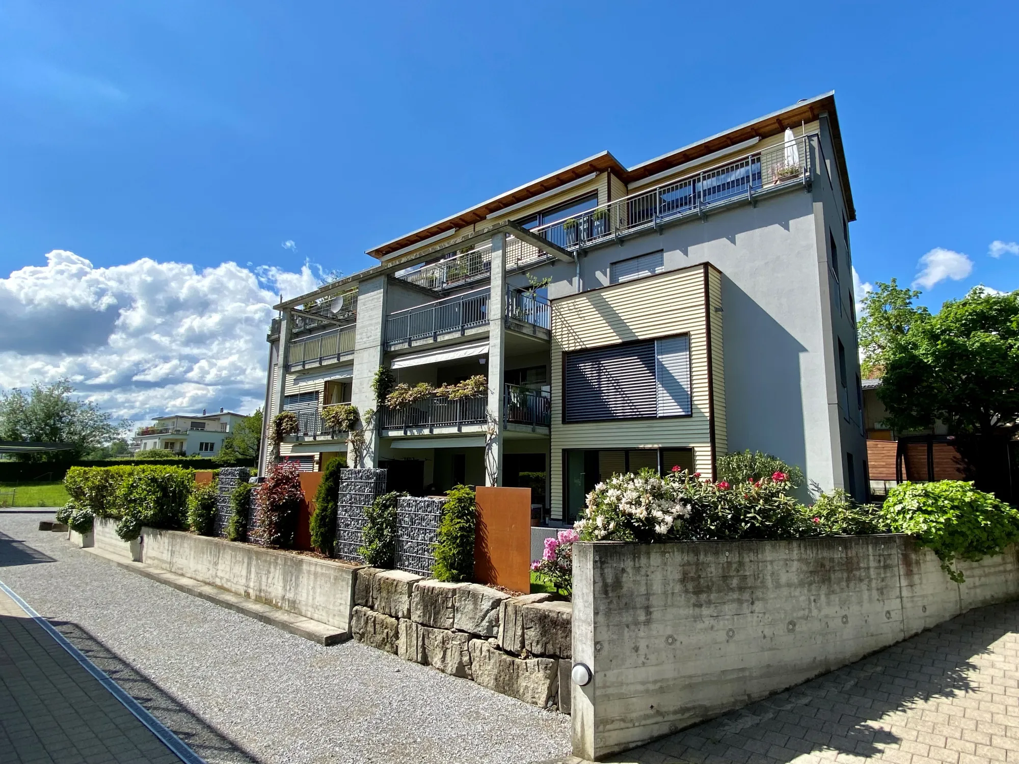 Moderne und grosszügige 5 ½ Zimmer Maisonette Wohnung mit Blick ins Grüne und in die Alpen